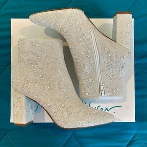 Betsey Johnson Cady Boots Ivory Size 6